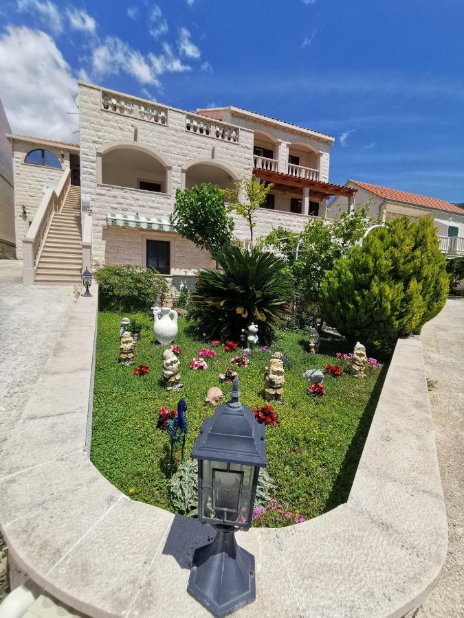 Apartments Fani Bol Exterior foto